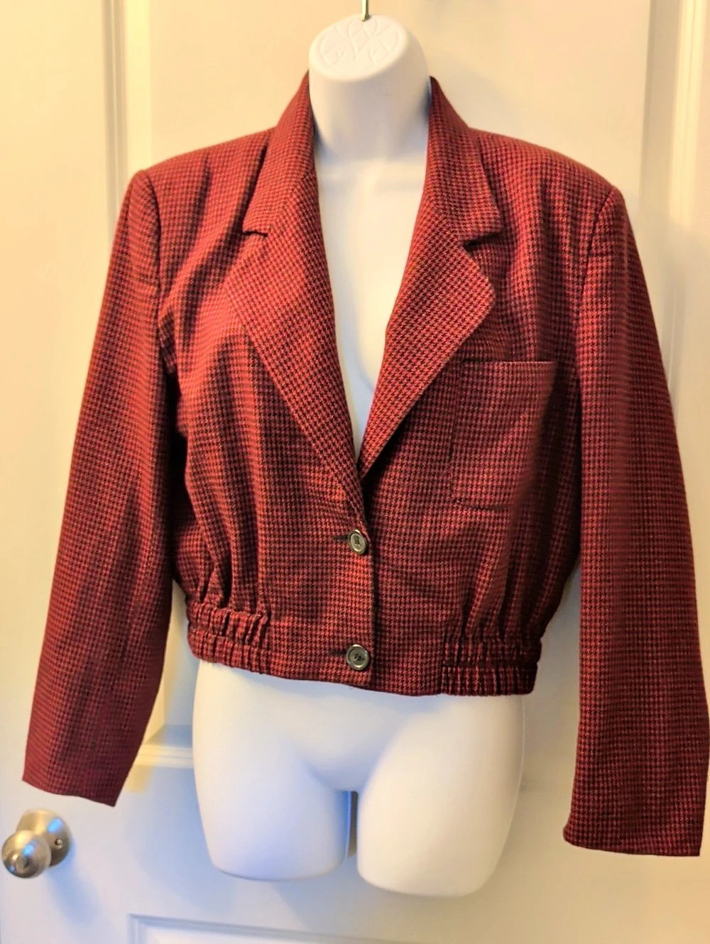 Vintage, AnnTaylor Houndstooth Cropped Jacket in Red & Black.